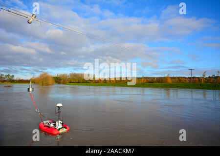 Umweltagentur monitor Hochwasser auf dem Fluss Dearne, South Yorkshire Stockfoto