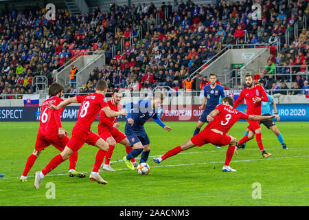 Trnava, Slowakei. 19. November 2019. Peter Pekarik (2) in Aktion während der EM-Qualifikationsspiel 2020 zwischen der Slowakei und Aserbaidschan. Stockfoto