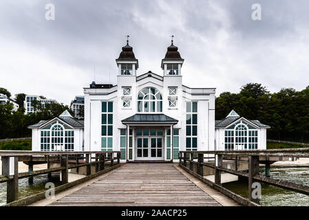 Berühmte Seebruecke Sellin, Sellin, einem bewölkten Tag des Sommers, Ostseebad Sellin Ferienort, Ostsee, Deutschland Stockfoto