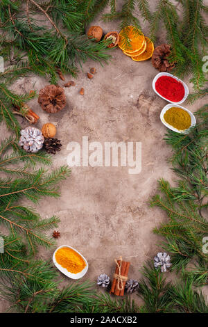 Spicy Christmas background. Zutaten zum kochen backen. Kopieren Sie Platz. Stockfoto