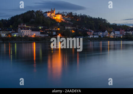 Passau, Blick über den Inn in das Kloster Mariahilf, Bayern, Deutschland Stockfoto