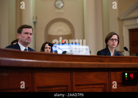 Laura Cooper, stellvertretender Verteidigungsminister für Russland, die Ukraine, und Eurasien und des US-Außenministeriums David Hale bezeugen vor dem US-House Permanent Select Committee on Intelligence in Washington D.C., USA, am Mittwoch, den 20. November 2019. Credit: Stefani Reynolds/CNP | Verwendung weltweit Stockfoto