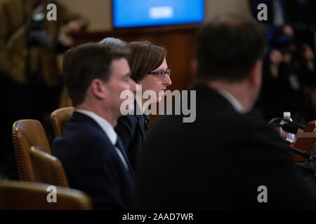 Laura Cooper, stellvertretender Verteidigungsminister für Russland, die Ukraine, und Eurasien und des US-Außenministeriums David Hale bezeugen vor dem US-House Permanent Select Committee on Intelligence in Washington D.C., USA, am Mittwoch, den 20. November 2019. Credit: Stefani Reynolds/CNP | Verwendung weltweit Stockfoto