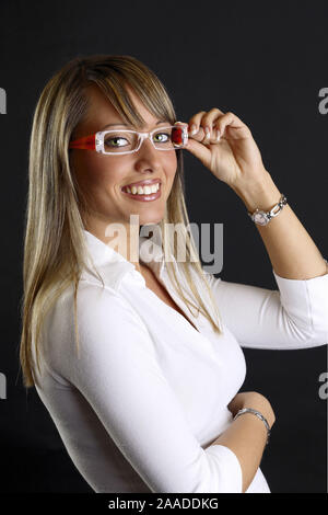 Junge Frau mit Brille | junge Frau bebrillte Stockfoto