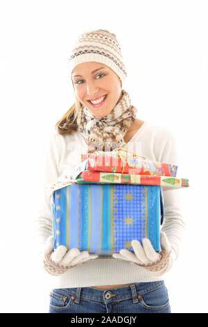 Junge Frau mit Weihnachtsgeschenke Stockfoto