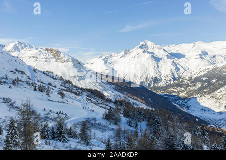 Im Winter auf die Berge Pass im Skigebiet Val Cenis im Département Savoie in der Region Rhône-Alpes. Stockfoto