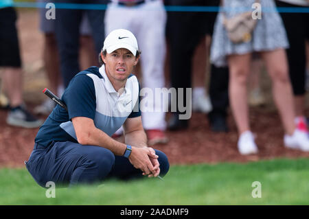 Dubai, VAE. Nov, 2019 21. Rory Mcilroy von Nordirland in Runde 1 Während der DP World Tour Meisterschaft an der Jumeirah Golf Estates, Dubai, UAE am 21. November 2019. Foto von Grant Winter. Nur die redaktionelle Nutzung, eine Lizenz für die gewerbliche Nutzung erforderlich. Keine Verwendung in Wetten, Spiele oder einer einzelnen Verein/Liga/player Publikationen. Credit: UK Sport Pics Ltd/Alamy leben Nachrichten Stockfoto