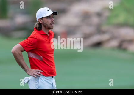 Dubai, VAE. Nov, 2019 21. Tommy Fleetwood von England an der achtzehnte Loch in Runde 1 Während der DP World Tour Meisterschaft an der Jumeirah Golf Estates, Dubai, UAE am 21. November 2019. Foto von Grant Winter. Nur die redaktionelle Nutzung, eine Lizenz für die gewerbliche Nutzung erforderlich. Keine Verwendung in Wetten, Spiele oder einer einzelnen Verein/Liga/player Publikationen. Credit: UK Sport Pics Ltd/Alamy leben Nachrichten Stockfoto