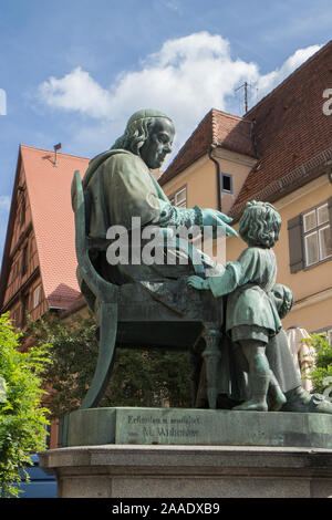 Denkmal von Christoph von Schmid (ne Johann Christoph Friedrich von Schmid), Dinkelsbühl, Franken, Bayern, Deutschland. Stockfoto