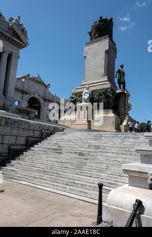 Das Denkmal von José Miguel Gómez (1858–1921) war der zweite Präsident Kubas. Seine Statue befindet sich auf der Avenida de los Presidentes in Vedado, Havanna, Kuba Stockfoto