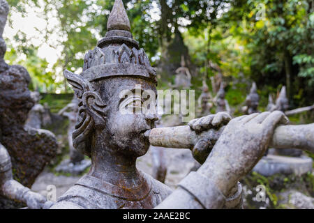 Buddha Statuen an Tar Nim Wasserfall & geheime magische Garten auf Koh Samui. Thailand Stockfoto