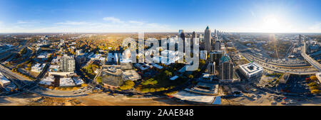 360 Grad Panorama von Sonnenuntergang in Atlanta mit Sonnenstrahlen. Stockfoto