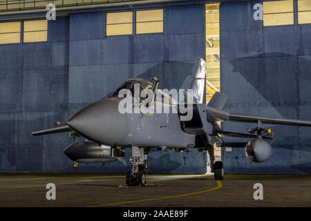 RAF Tornado F3, ZE340, GO, in RAF Cosford Nightshoot in Verbindung mit Schwelle. Aero Stockfoto