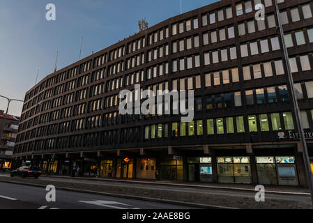 Malmö, Schweden - 28. August 2019: Straße mit Menschen um in Malmö, Schweden Stockfoto