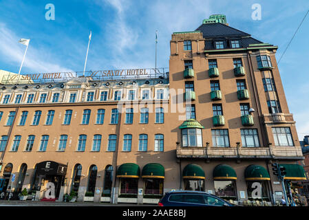 Malmö, Schweden - 28. August 2019: Fassade des er Luxus Hotel Savoy in Norra Vallgatan mit Menschen um, Malmö, Schweden Stockfoto