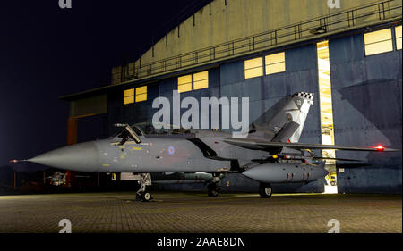 RAF Tornado F3, ZE340, GO, in RAF Cosford Nightshoot in Verbindung mit Schwelle. Aero Stockfoto