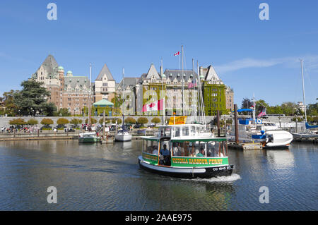 Der Hafen mit dem Empress Hotel im Hintergrund in Victoria auf Vancouver Island Stockfoto