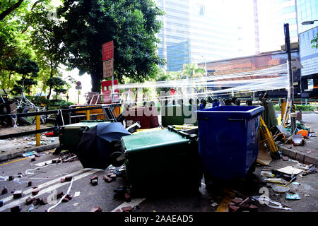 Hong Kong. Nov, 2019 21. Foto an November 21, 2019 zeigt den Campus der Hong Kong Polytechnic University (PolyU) in der South China Hong Kong übernommen. Schmutz, Brandstiftung Spuren und gefährliche Güter wie Benzinbomben sind sichtbar auf dem Campus der PolyU. Quelle: Xinhua/Alamy leben Nachrichten Stockfoto