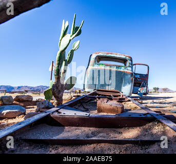 Oldtimer-Wracks in Solitaire Stadt, Sossusvlei im Namib-Wüste, Namibia, Afrika Stockfoto