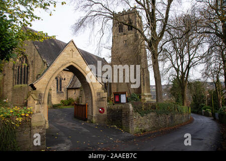 Die Pfarrkirche St. Johannes der Evangelist ist in der Ortschaft Upperthong, West Yorkshire, wo TV Schauspieler Bill Owen und Peter Sallis begraben sind Stockfoto