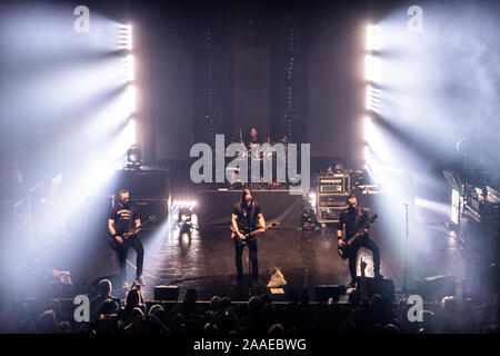 Oslo, Norwegen. 17., November 2019. Die amerikanische Hard Rock Band Alter Bridge führt ein Live Konzert in Sentrum Scene in Oslo. Hier Gitarrist und Sänger Myles Kennedy ist live auf der Bühne mit Gitarrist Mark Tremonti (R), Bassist Brian Marshall (L) und Schlagzeuger Scott Phillips gesehen. (Foto: Gonzales Foto - Terje Dokken). Stockfoto