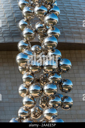 Hohen Baum & das Auge Skulptur von Anish Kapoor im Guggenheim Museum Bilbao, Spanien Stockfoto