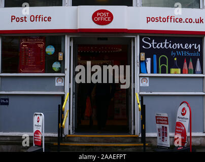 Vorder- und Außenansicht des Post Office in London, UK gesehen, Ende November. Stockfoto