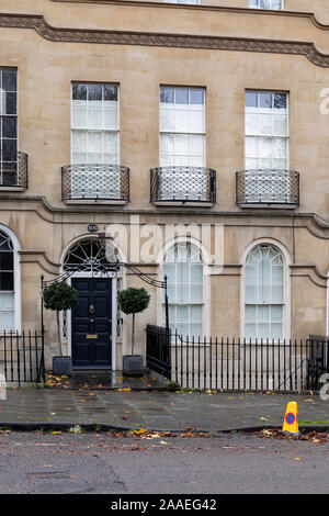 Georgianisches Stadthaus in Sydney Place, City of Bath, BANES, England, Großbritannien Stockfoto