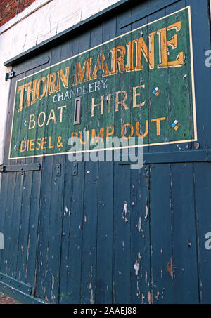 Thorn Marine Chandlery Bootsverleih, Dieselpumpe, Bridgewater Canal, Stockton Heide, Warrington, Cheshire, England, UK, WA4 6LE Stockfoto