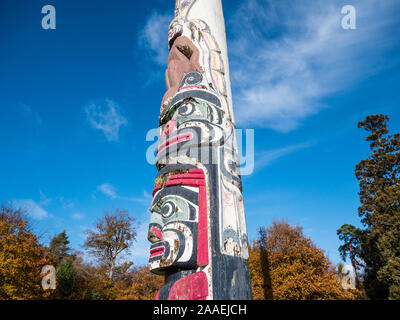 Windsor Great Park Totem Pole, Valley Gardens, Windsor Great Park, Surrey, England, UK, GB. Stockfoto