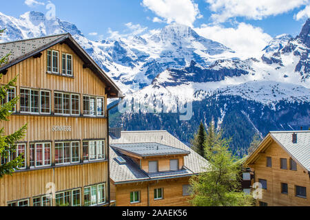 Alpine Village. Dorf Murren in den Schweizer Alpen. Schweizer Dorf in den Bergen Stockfoto