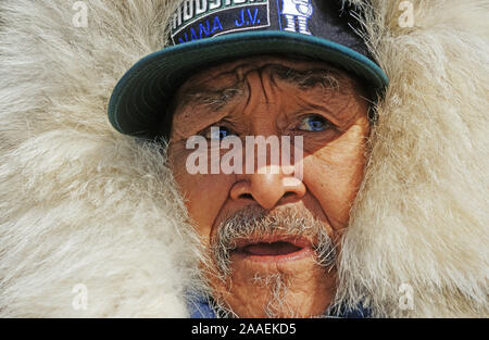 Inuit aus Nuiqsut im äussersten Norden Alaskas am Arktischen Ozean Novalja, Alaska Stockfoto