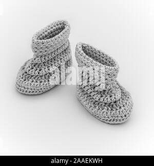 Hand gestrickte Baby booties auf Weiß Stockfoto