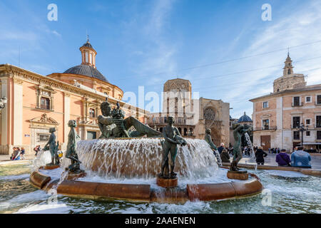 Rio Turia Brunnen in der Plaza de la Virgen im Zentrum der Altstadt von Valencia, Spanien. Stockfoto