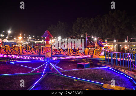 Patiala, Punjab, Indien. Nov, 2019 20. Indische Kinder spielen in einem Vergnügungspark am Rande von Patiala während der Anlass. Universal's Kinder Tag erste wurde 1954 gegründet internationale Zusammengehörigkeit, das Bewusstsein der Kinder zu fördern und weltweit für das Wohlergehen der Kinder zu verbessern. Credit: Saqib Majeed/SOPA Images/ZUMA Draht/Alamy leben Nachrichten Stockfoto