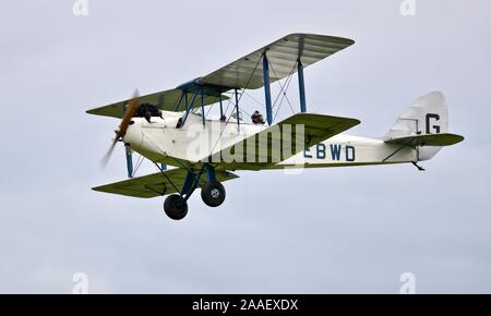 1928 De Havilland DH 60 X Motte "G-Ebwd "Airborne bei Shuttleworth fliegendes Festival am 2. Juni 2019 Stockfoto