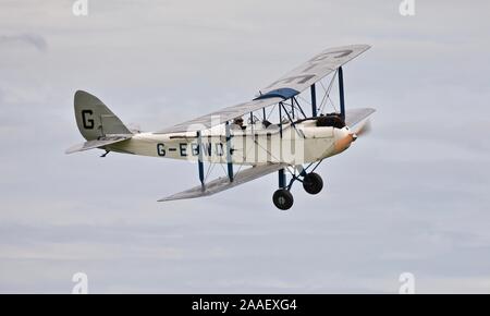 1928 De Havilland DH 60 X Motte "G-Ebwd "Airborne bei Shuttleworth fliegendes Festival am 2. Juni 2019 Stockfoto