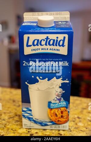 Nahaufnahme eines Containers von Lactaid Marke laktosefreie Milch, für die Verbraucher mit einer Laktose Nahrungsmittelallergie vermarktet, für die Muttergesellschaft McNeil Nutritionals, San Ramon, Kalifornien, 22. August 2019 hergestellt. () Stockfoto