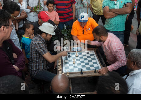 Männer, die Schach in Santo Domingo Dominikanische Republik spielen Stockfoto