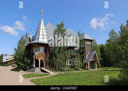 Eine kleine Stadt an der Wolga in Russland Mandrogi Stockfoto