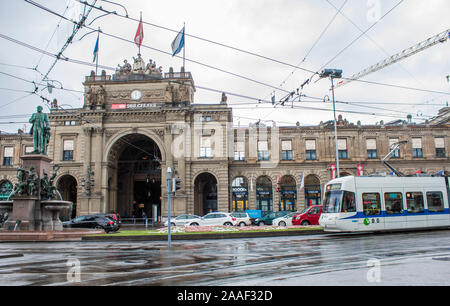 Zürich Bahnhof. Straßen von Zürich. Tram in Zürich Stockfoto