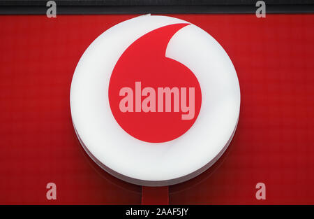 LONDON, GROSSBRITANNIEN - ca. September 2019: Vodafone Zeichen Stockfoto