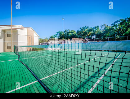 Der Tennisplatz bei Four Seasons Apartments wird dargestellt, Nov. 24, 2015 in Mobile, Alabama. Der Apartment Komplex ist von Sealy Management gehört. Stockfoto