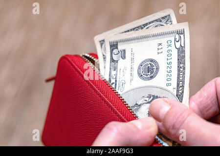 Das Geld in Ihrer Brieftasche. Tipps in den Hotels Stockfoto