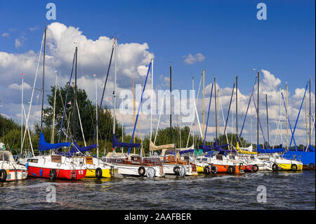 Segelboote auf dem Duemmer Siehe Stockfoto