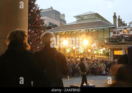 Weihnachten auf der Plaza im Covent Garden in London, Großbritannien Stockfoto