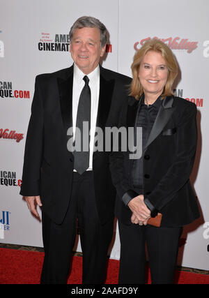 LOS ANGELES, Ca - 30. OKTOBER 2015: TV Nachrichten Anker Greta Van Susteren & Ehemann John coale an der American Cinematheque 2015 Preisverleihung im Century Plaza Hotel © 2015 Paul Smith/Featureflash Stockfoto