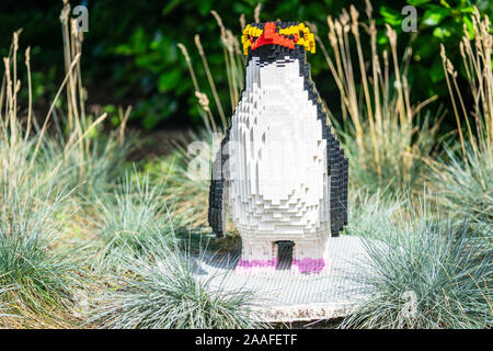 Edinburgh, Schottland, 17. August 2019. Edinburgh Zoo rockhopper Penguin 3200 LEGO Steine Stockfoto