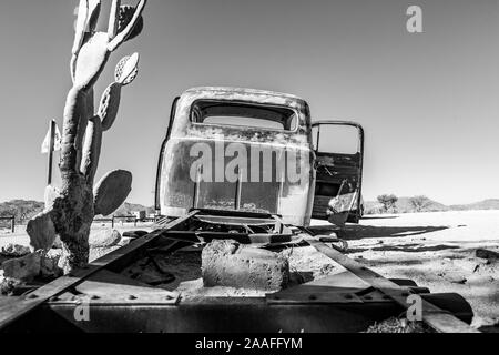 Oldtimer-Wracks in Solitaire Stadt, Sossusvlei im Namib-Wüste, Namibia, Afrika Stockfoto