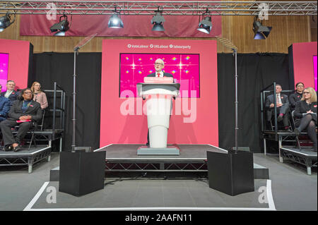 Birmingham, Großbritannien. Nov, 2019 21. Britische Labour Party leader Jeremy Corbyn macht eine Rede während der Einführung von Wahlprogramm der Partei in Birmingham, Großbritannien, an November 21, 2019. Das Vereinigte Königreich (UK) oppositionellen Labour Party startete sein Wahlprogramm am Donnerstag, die verspricht, dafür zu sorgen, dass Besserverdienende mehr Steuern zahlen und eine neue zweite Häuser Steuer einführen. Credit: Ray Tang/Xinhua/Alamy leben Nachrichten Stockfoto